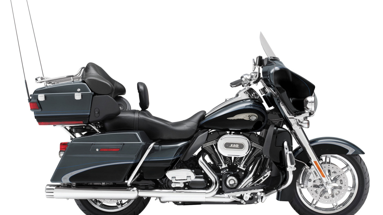 Красивый мотоцикл Harley-Davidson CVO Electra Glide Ultra Classic