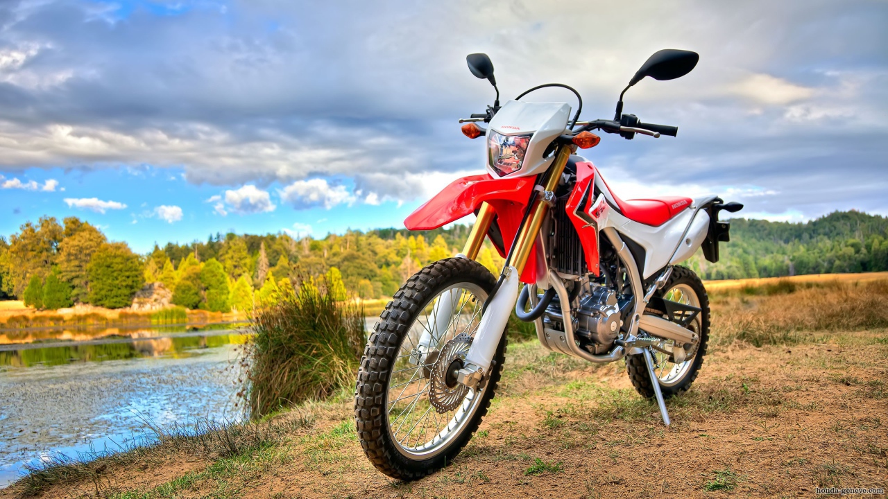 Красивый мотоцикл Honda CRF 250 L