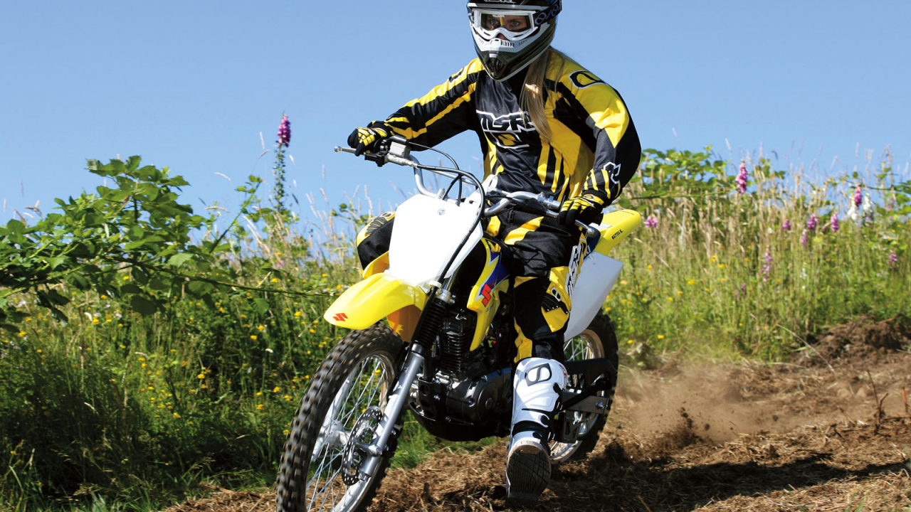 Красивый мотоцикл Suzuki  DR-Z 125