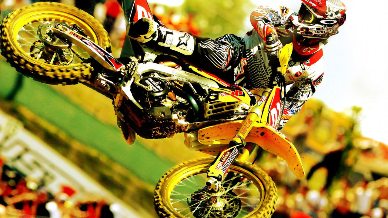 Красивый мотоцикл Suzuki RMX 450 Z