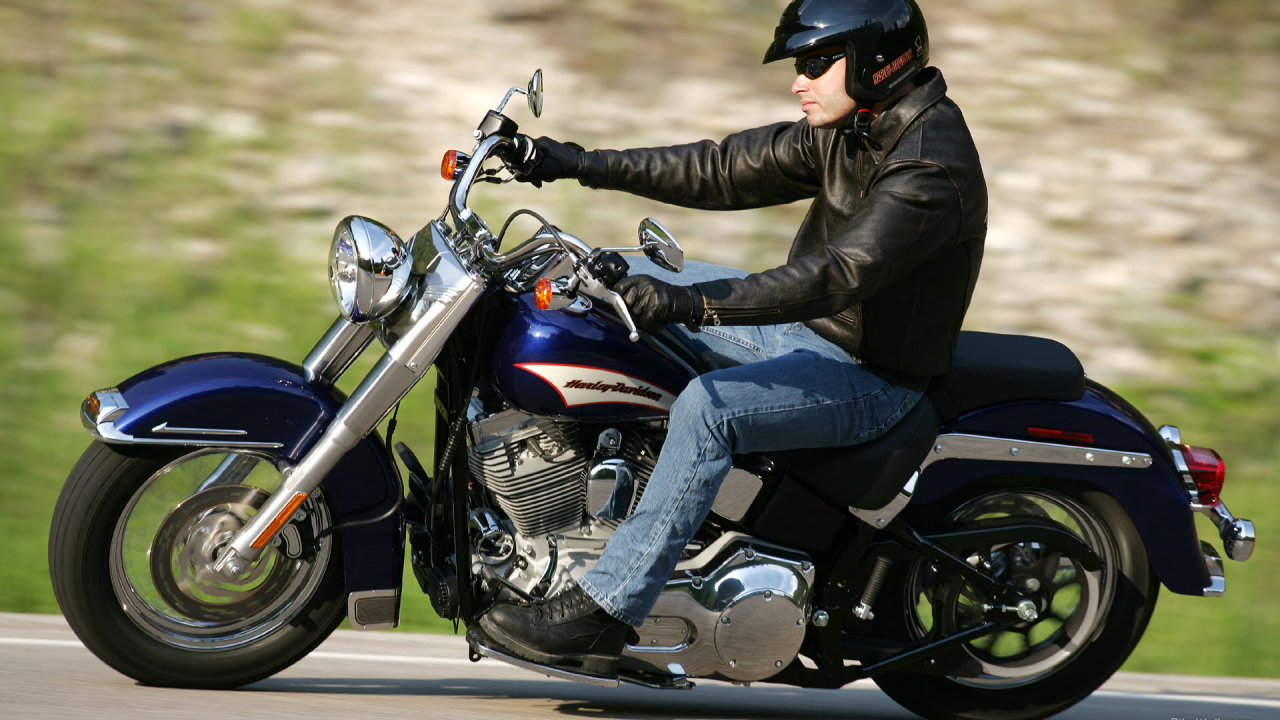 Красивый мотоцикл в москве Harley-Davidson Heritage Softail