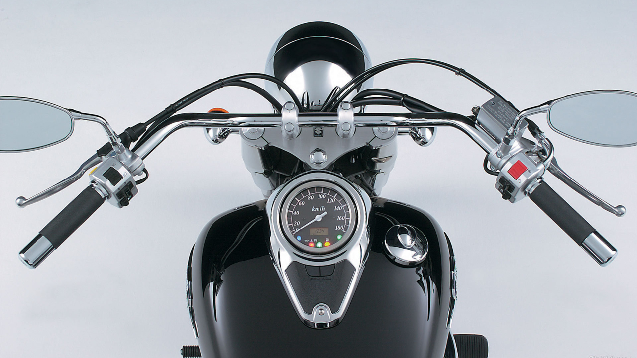 Красивый мотоцикл в москве Suzuki  Intruder C800C