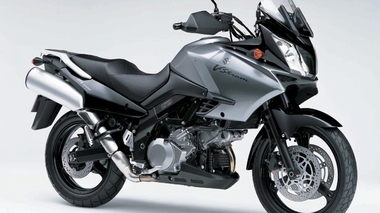 Красивый мотоцикл Suzuki V-Storm 1000  DL