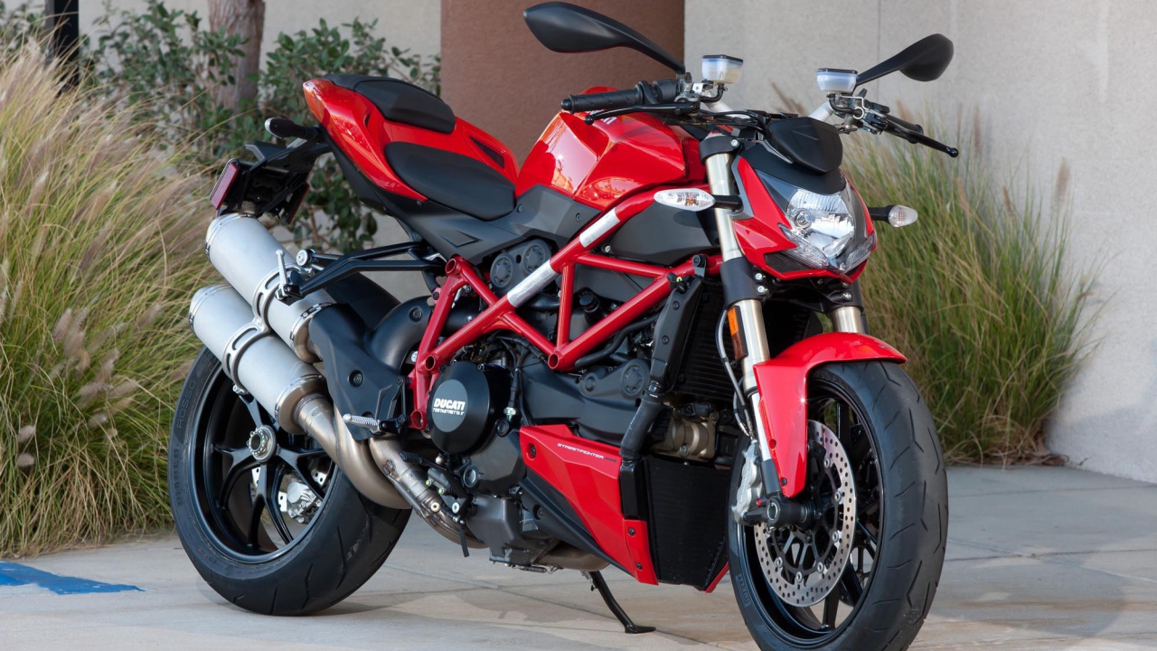 Мотоцикл модели Ducati Streetfighter 848