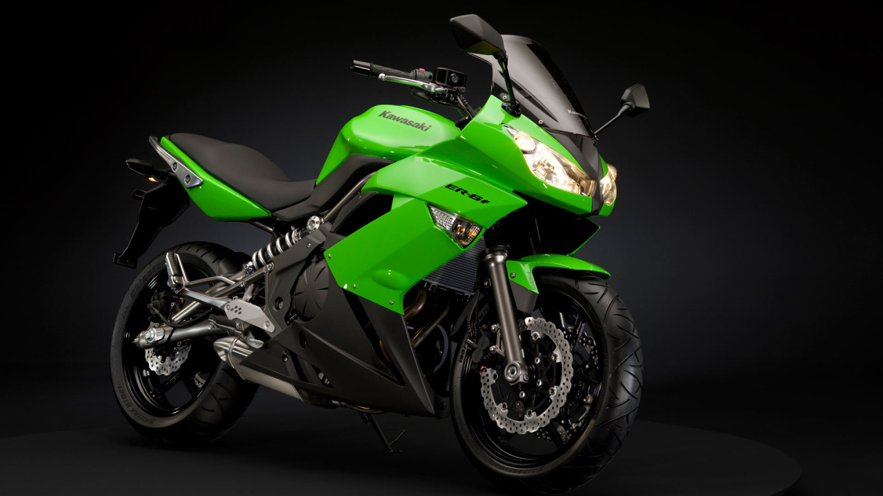 Мотоцикл модели Kawasaki ER-6f