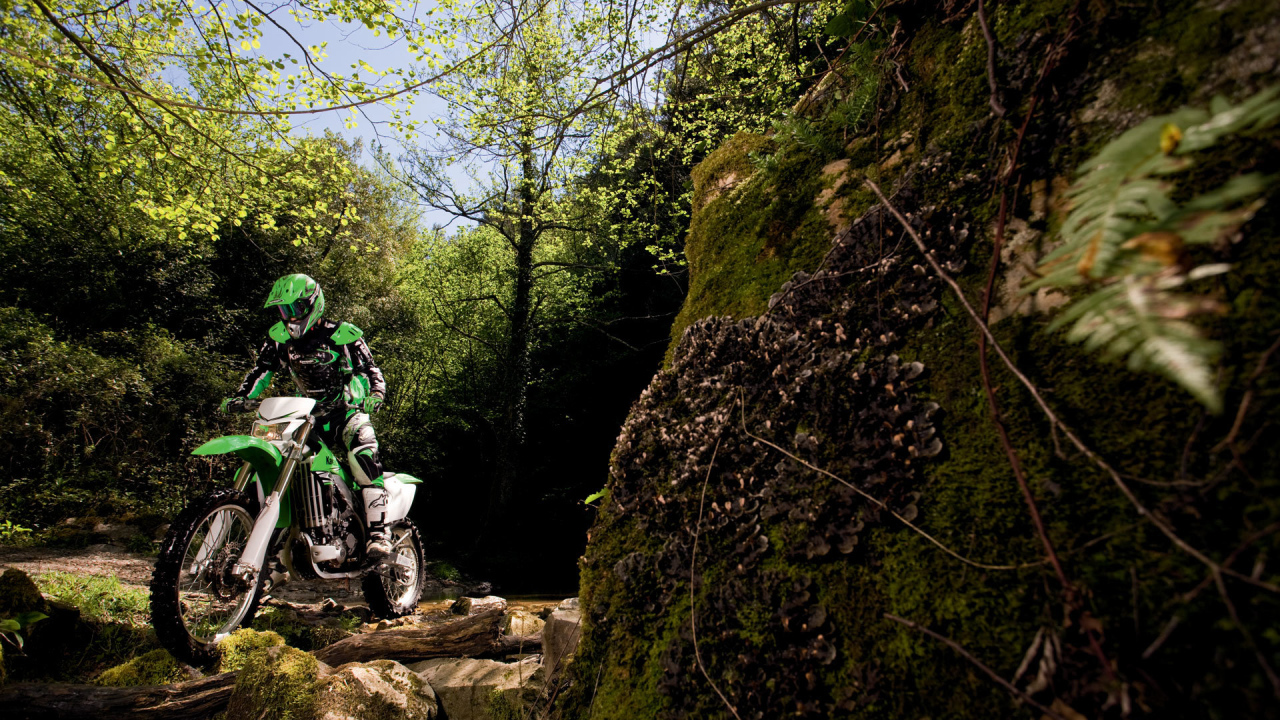Мотоцикл модели Kawasaki KLX 450 R