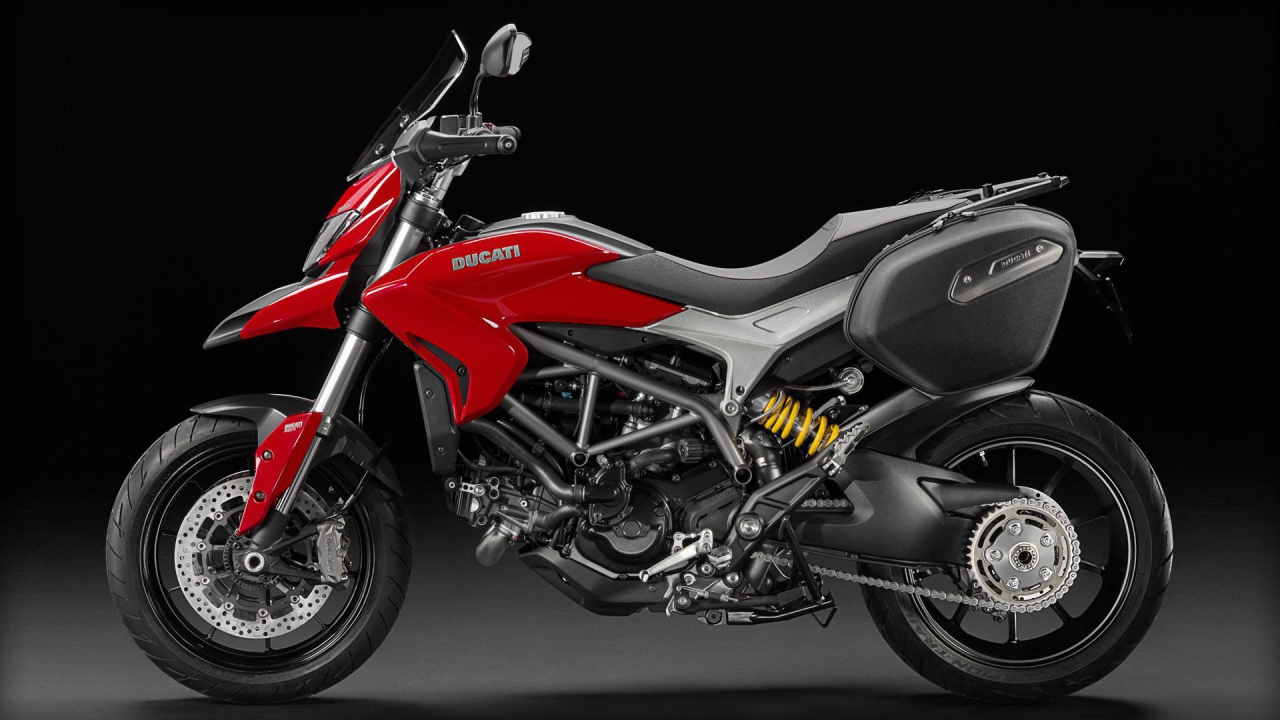Быстрый мотоцикл Ducati Hyperstrada