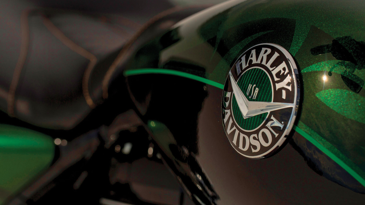 Быстрый мотоцикл Harley-Davidson CVO Road King