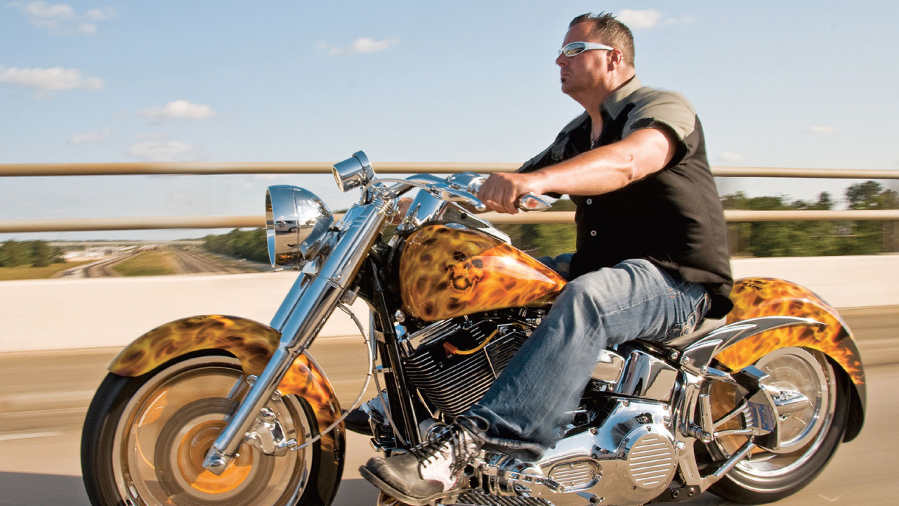 Быстрый мотоцикл Harley-Davidson Fat Boy