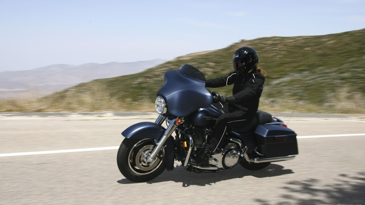 Быстрый мотоцикл Harley-Davidson Street Glide