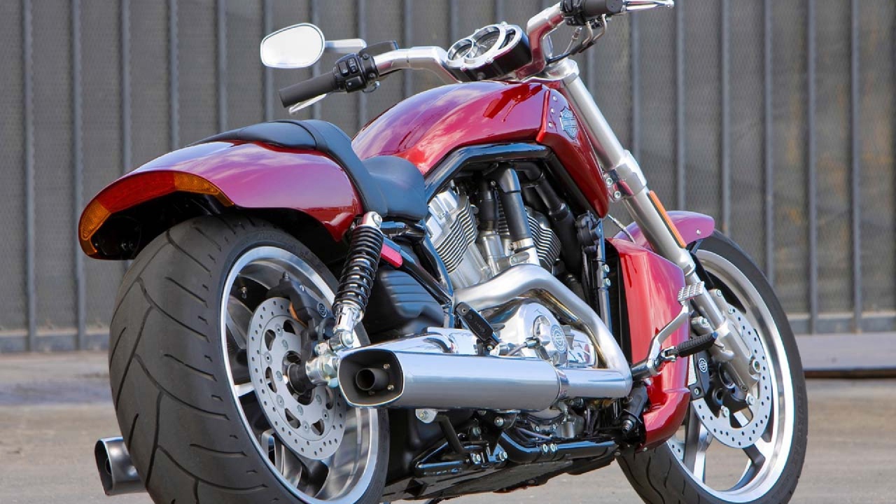 Быстрый мотоцикл Harley-Davidson V-Rod Muscle