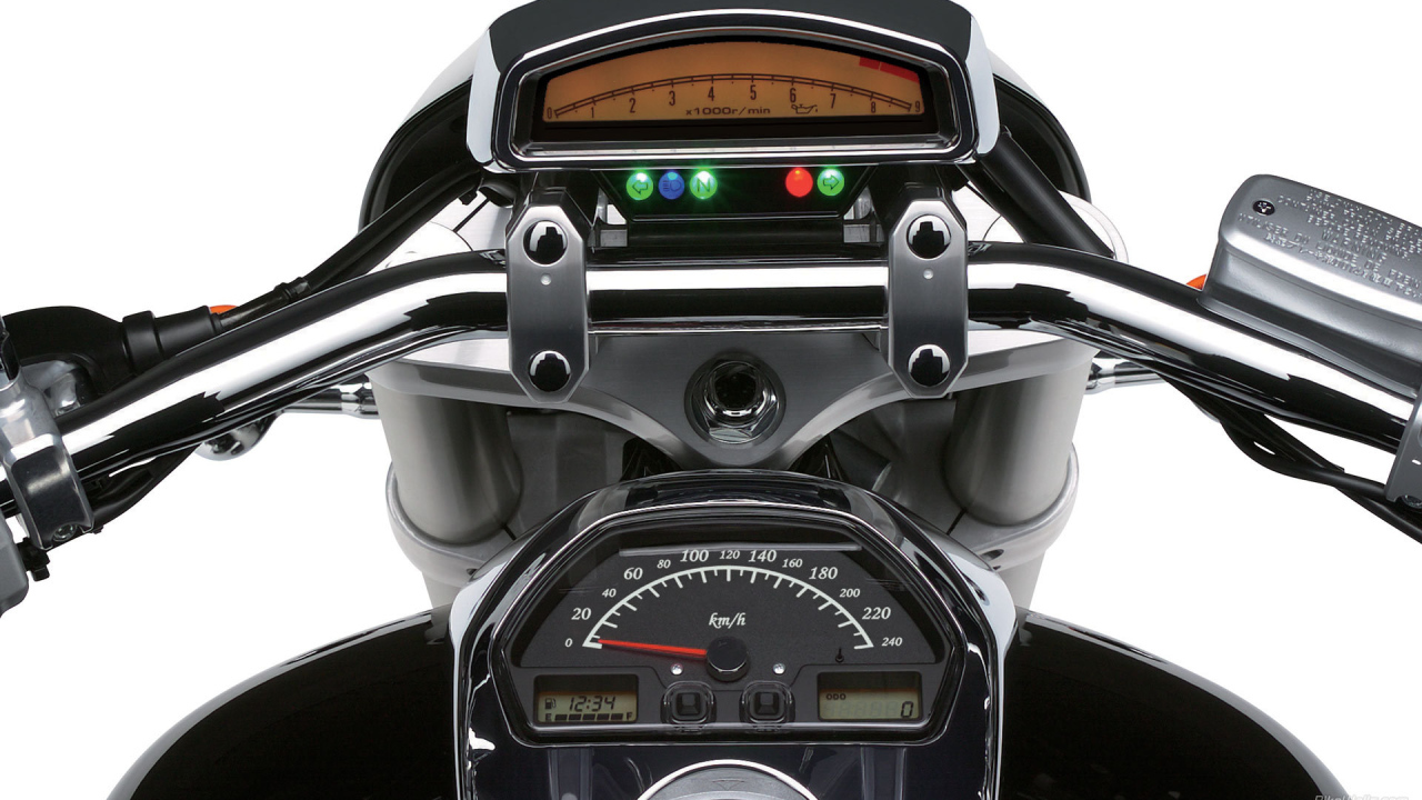 Быстрый мотоцикл Suzuki Intruder M1800 R