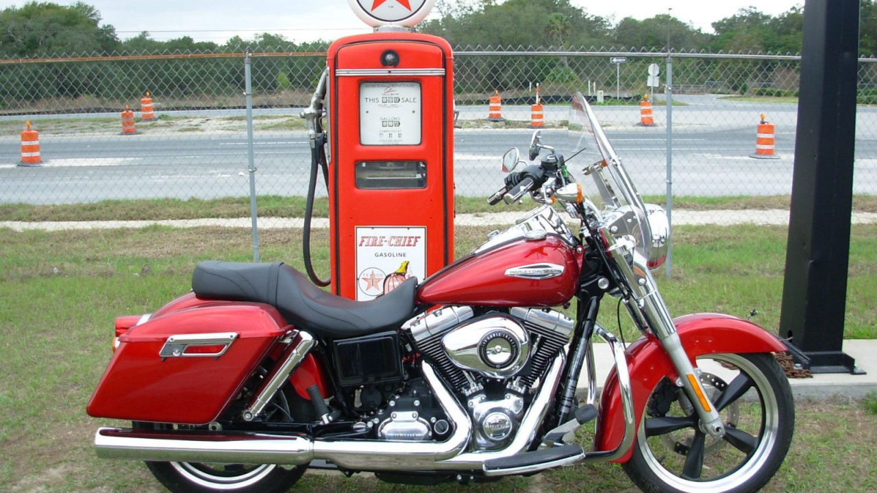 Невероятно быстрый мотоциклHarley-Davidson Dyna Switchback