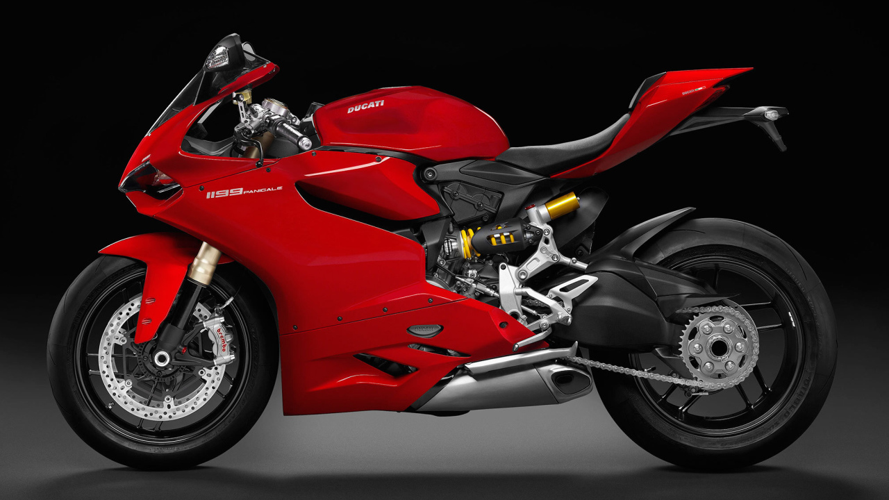 Новый мотоцикл на дороге Ducati Superbike 1199 Panigale