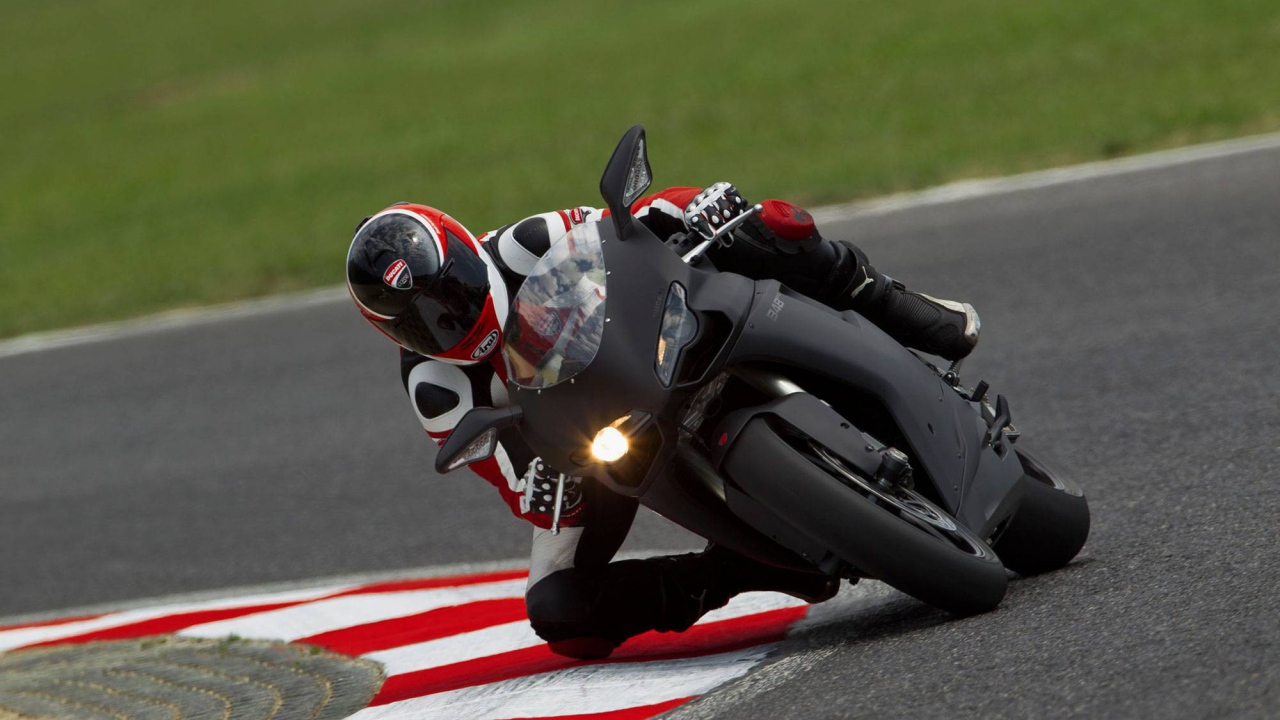 Новый надежный мотоцикл Ducati Superbike 848 Evo