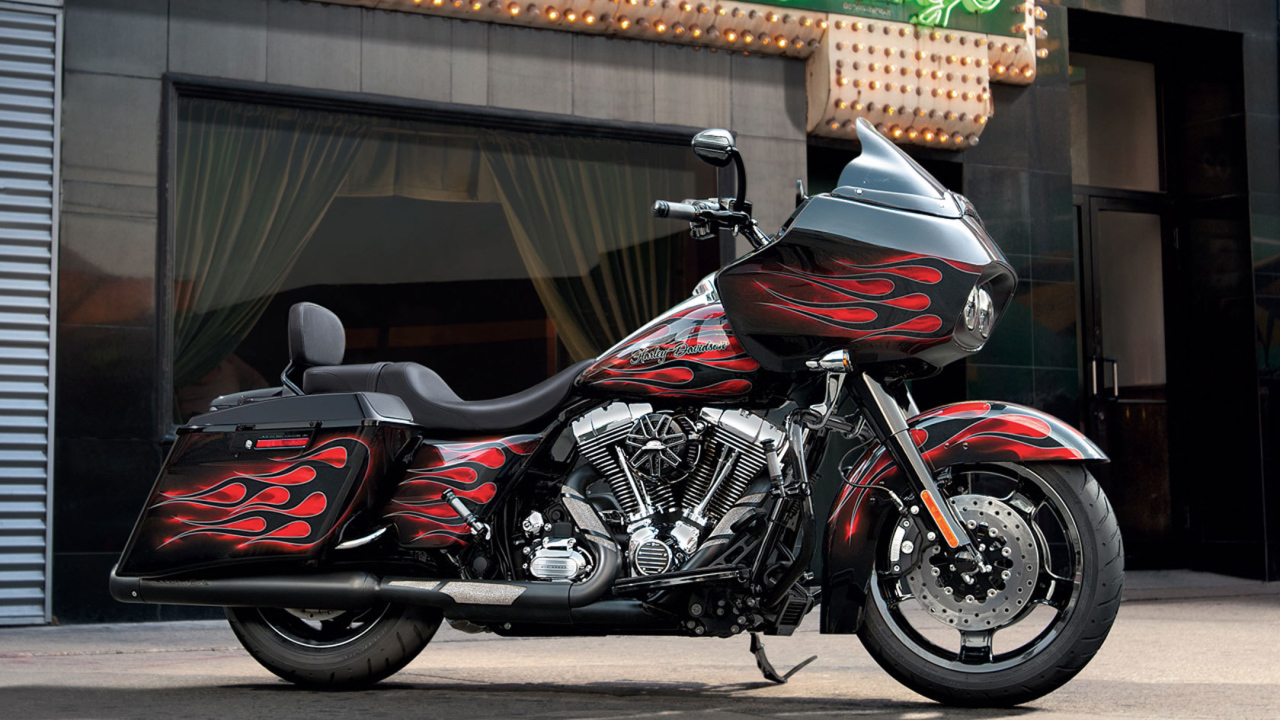 Новый надежный мотоцикл Harley-Davidson CVO Road Glide Custom