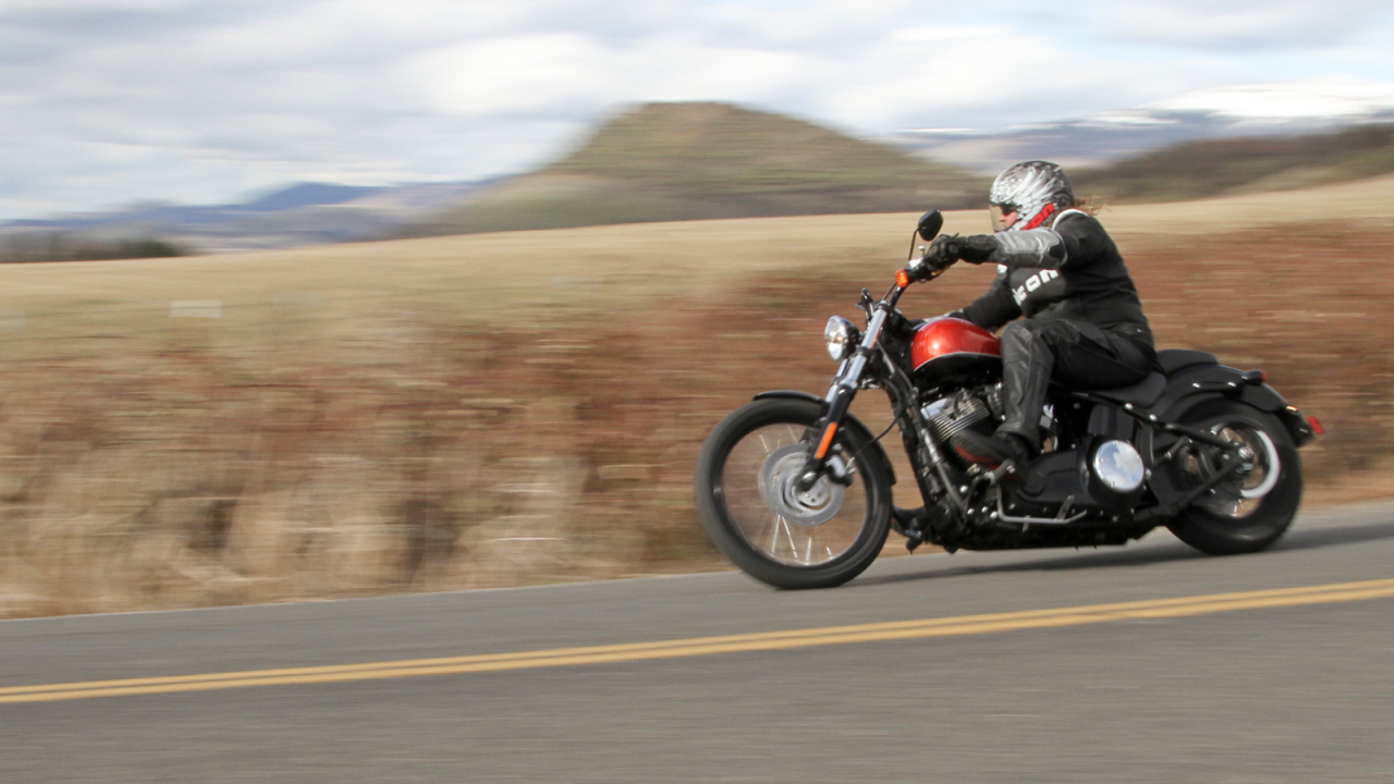 Новый надежный мотоцикл Harley-Davidson Softail Blackline