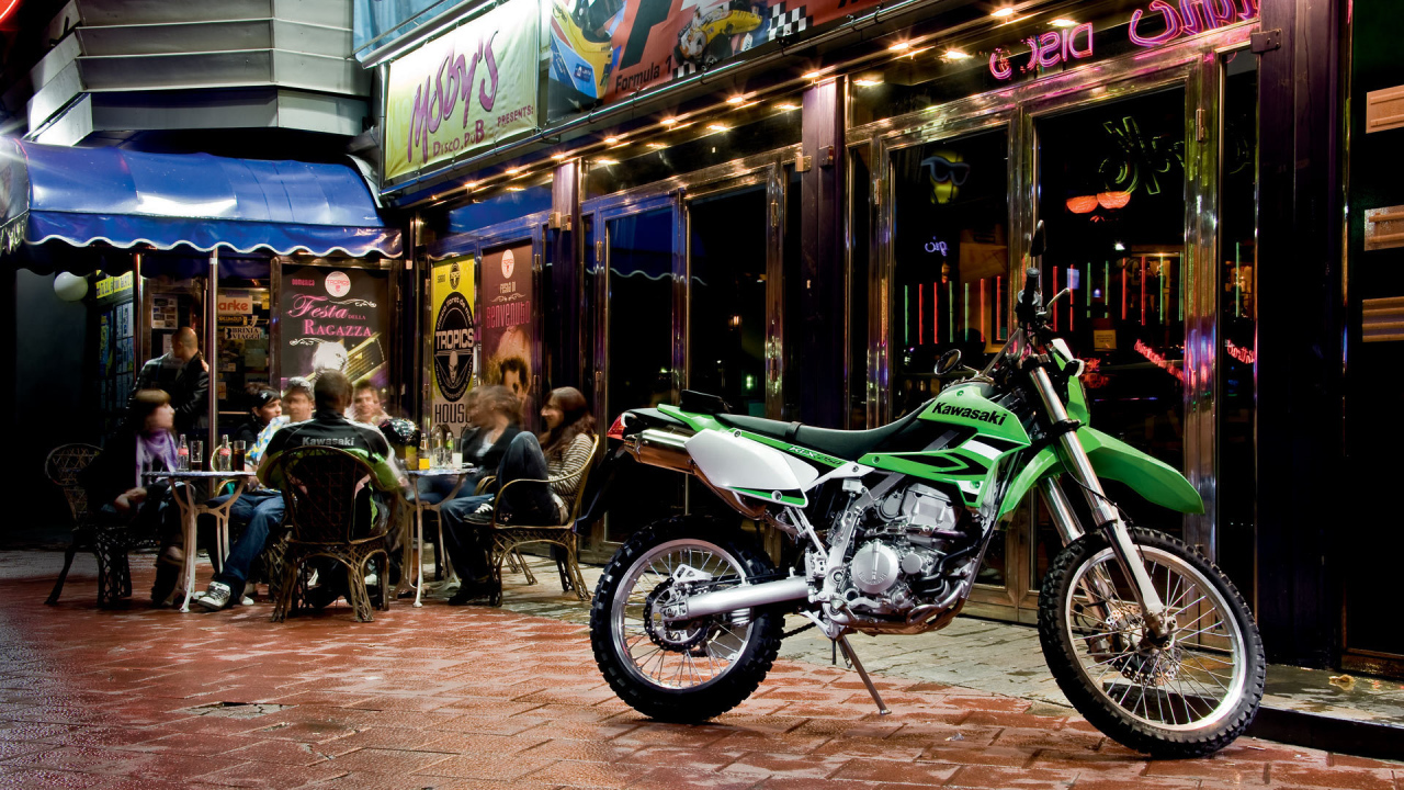 Новый надежный мотоцикл Kawasaki KLX 250