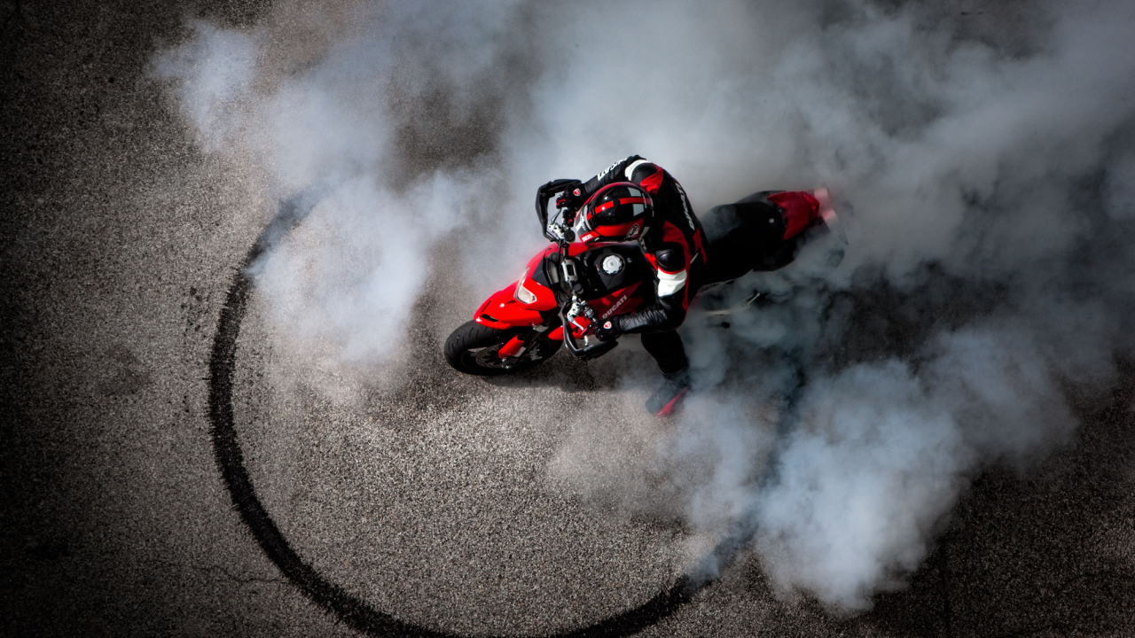 Популярный мотоцикл Ducati Hyperstrada