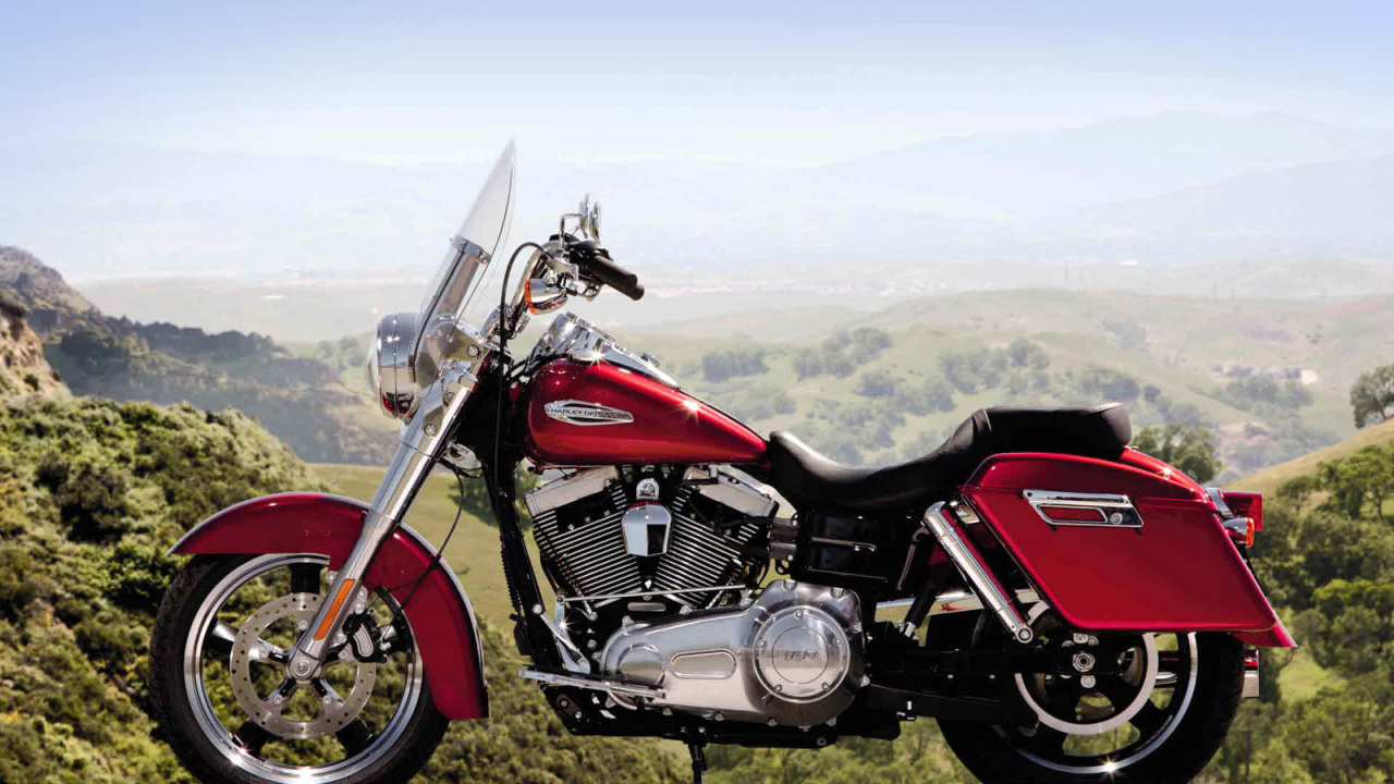 Популярный мотоцикл Harley-Davidson Dyna Switchback