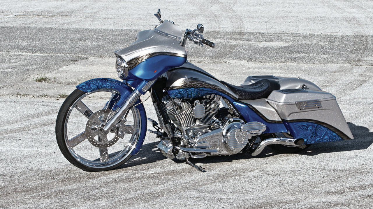 Популярный мотоцикл Harley-Davidson Street Glide