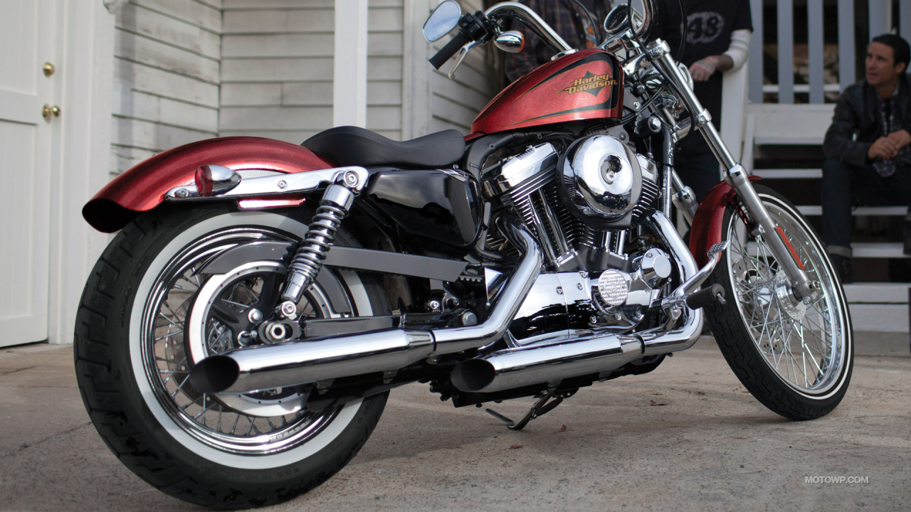 Популярный мотоцикл Harley-Davidson XL 1200V Sportster Seventy-Two