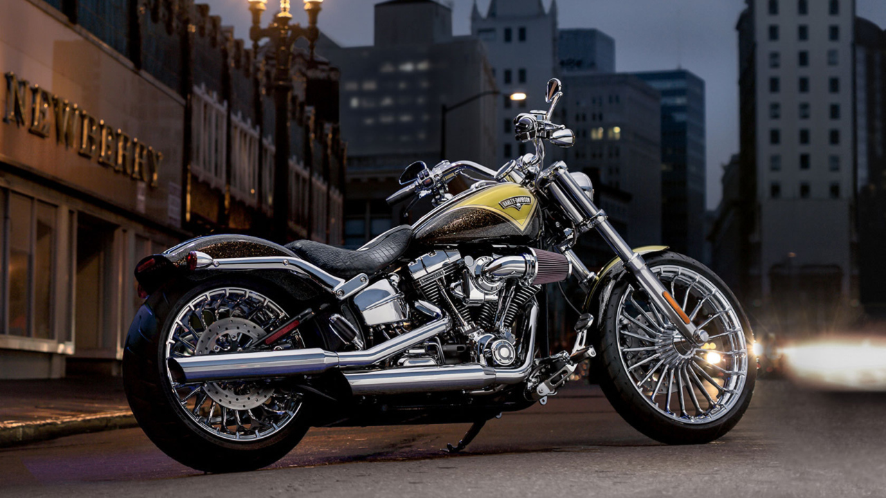 Тест-драйв мотоцикла Harley-Davidson CVO Breakout