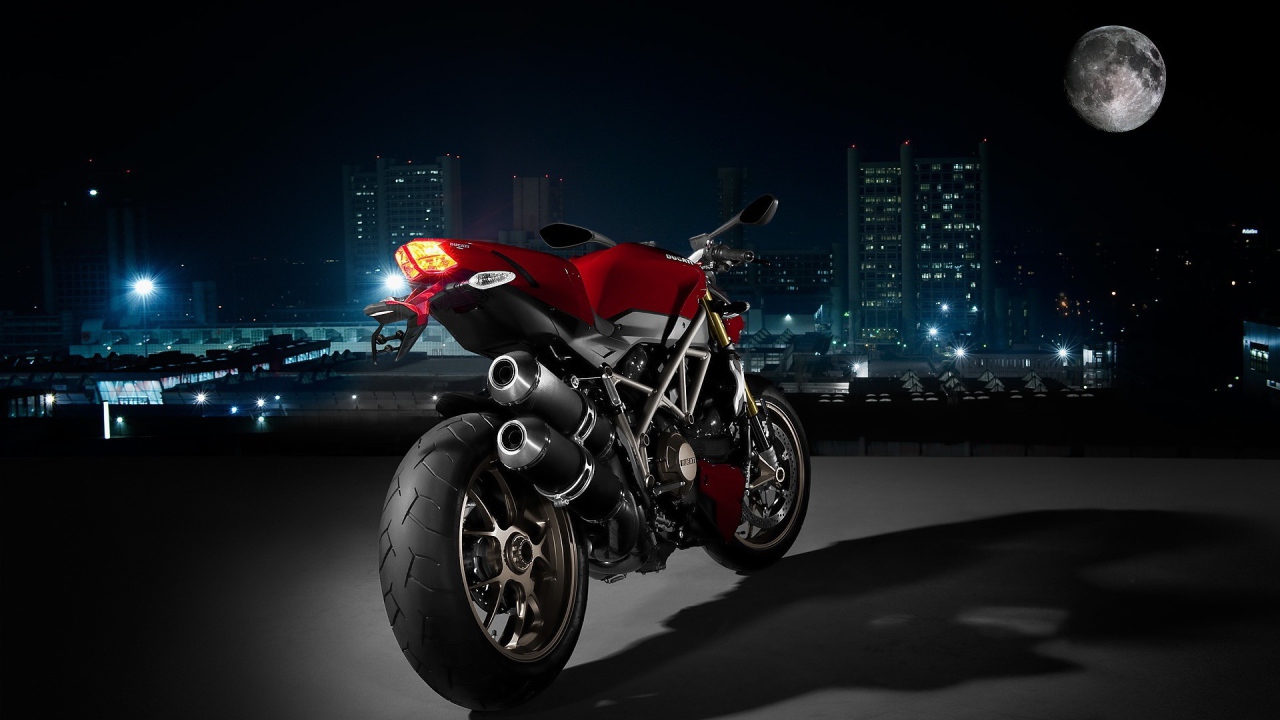 Ducati сексуальный мотоцикл