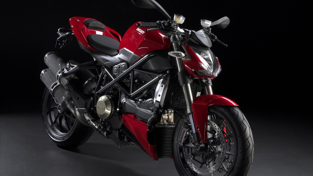 Красный Ducati streetfighter