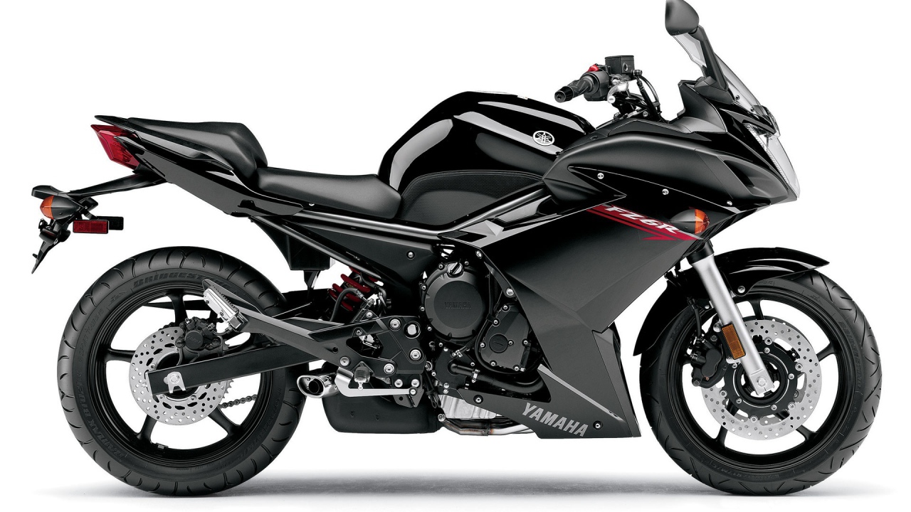 Черный Yamaha fz6r