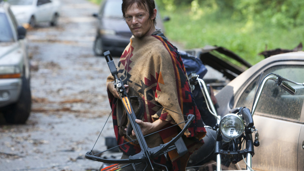 Дерил с арбалетом из Ходячих Мертвецов