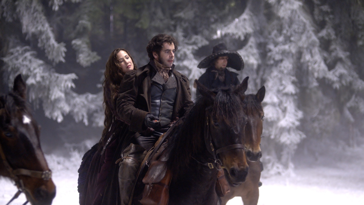 Красавица и чудовище в лесу