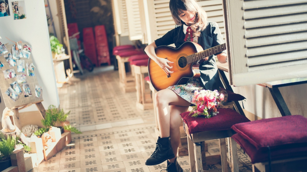 Девочка с гитарой