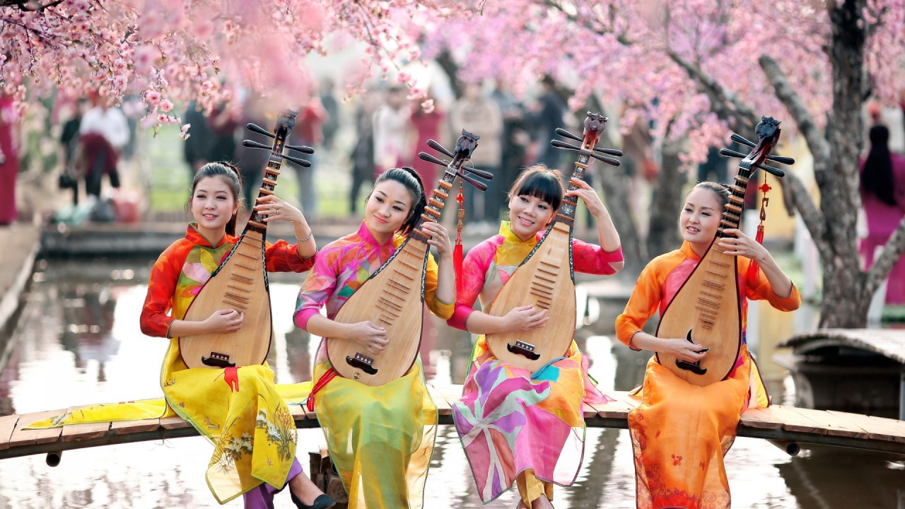 Японки с инструментами