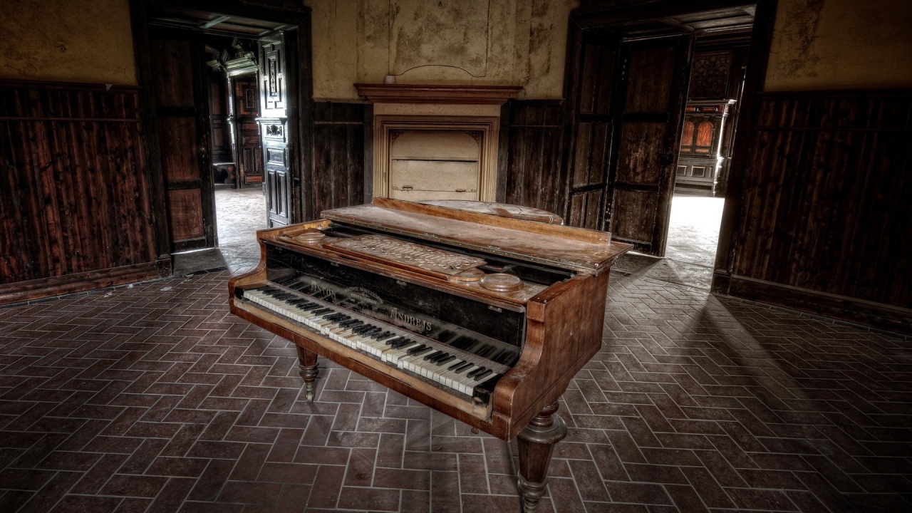 Рояль и красивый пол