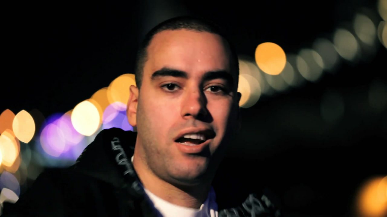 SLIM на улице ночью