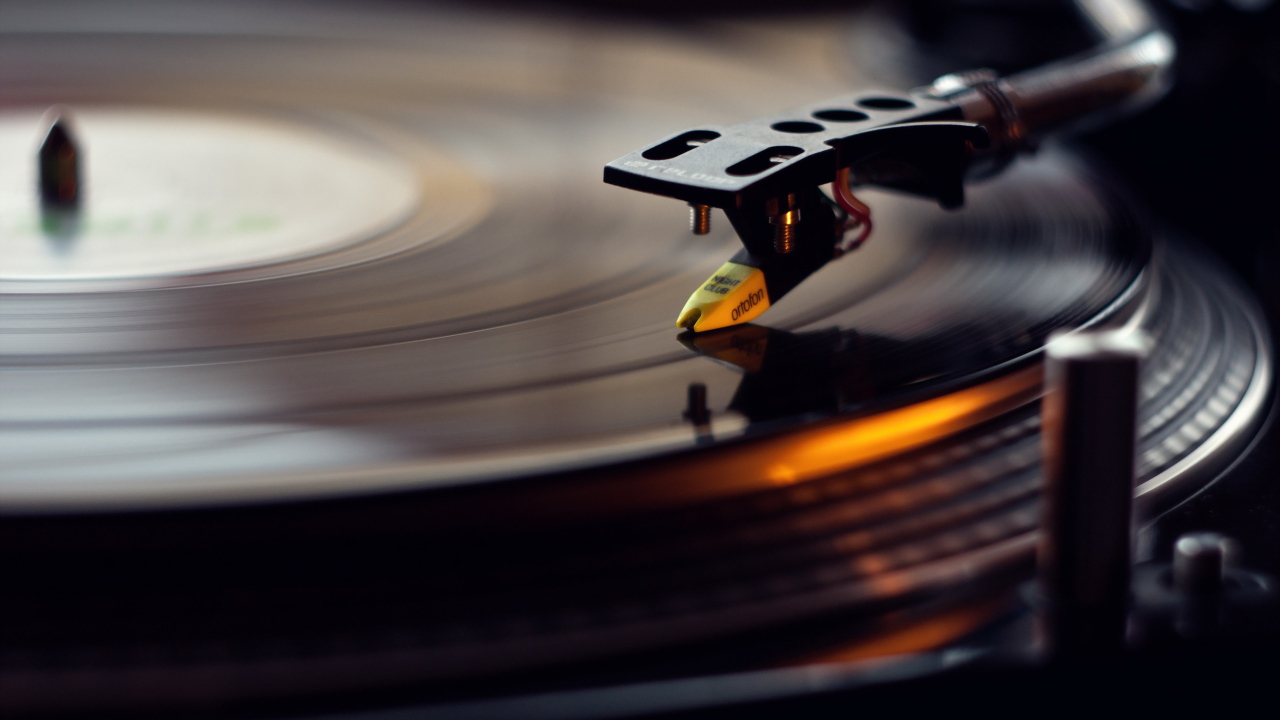 Проигрыватель с пластинкой