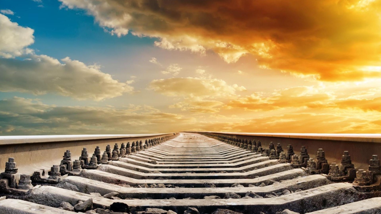 Железная дорога и чёткий горизонт