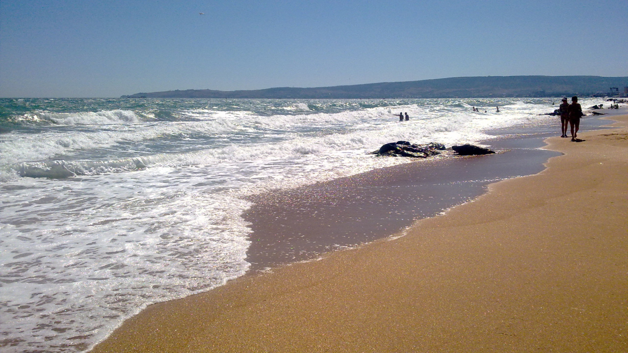 Золотой пляж в Феодосии