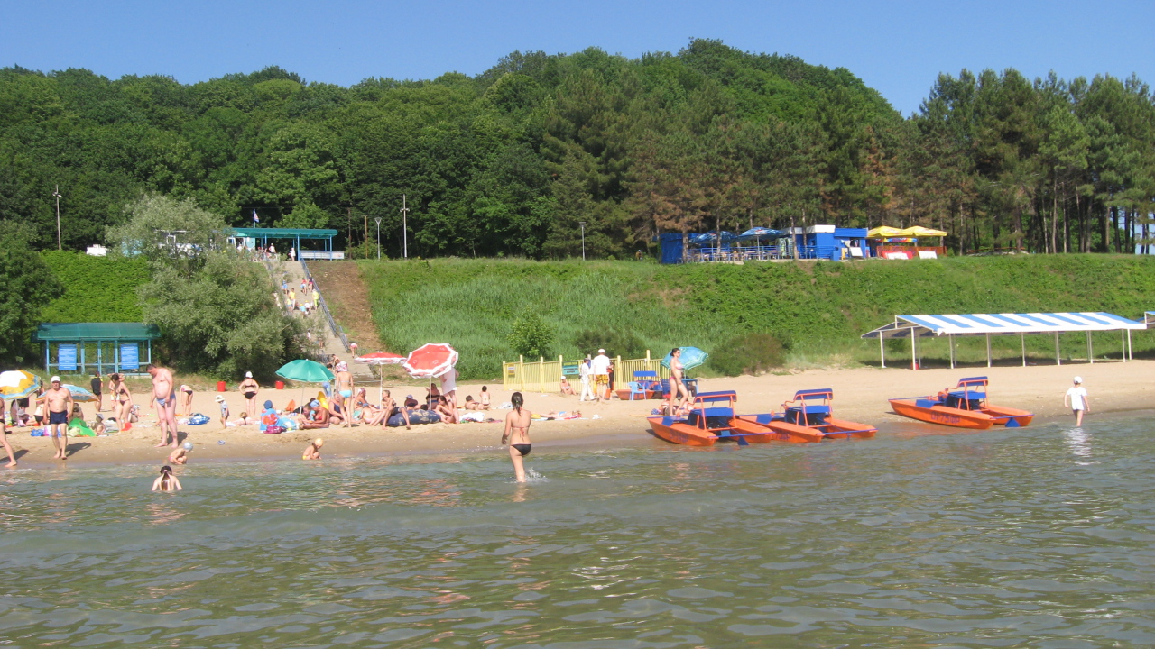 Золотой пляж в Лермонтово