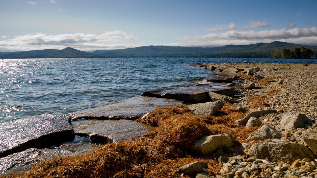 Золотой пляж на озере Тургояк