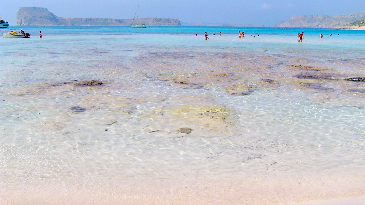 Розовый пляж на Крите
