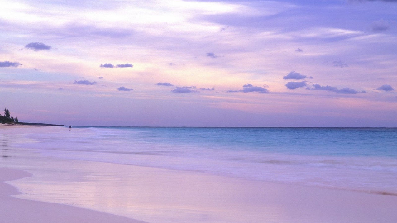 Розовый пляж на Багамах