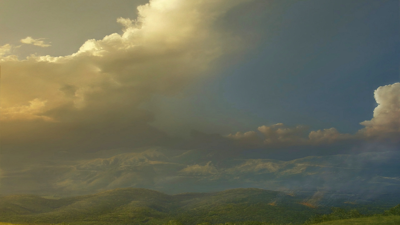 Облака над холмами