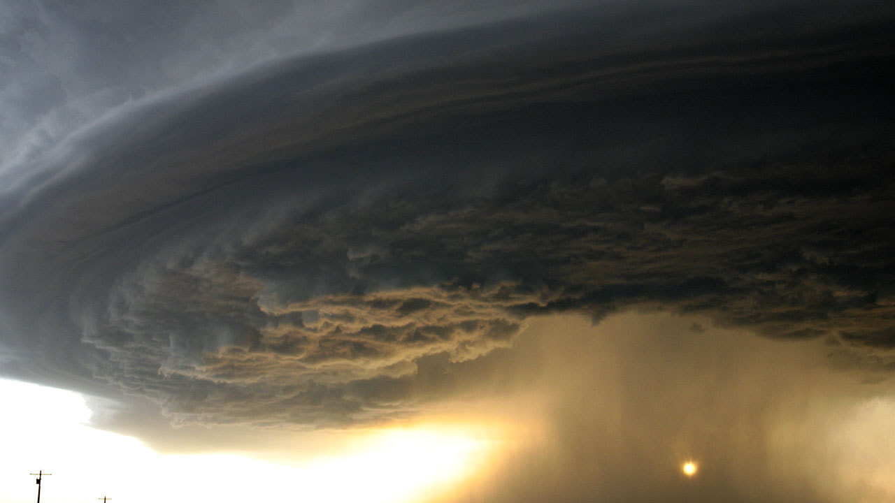 Торнадо у дороги