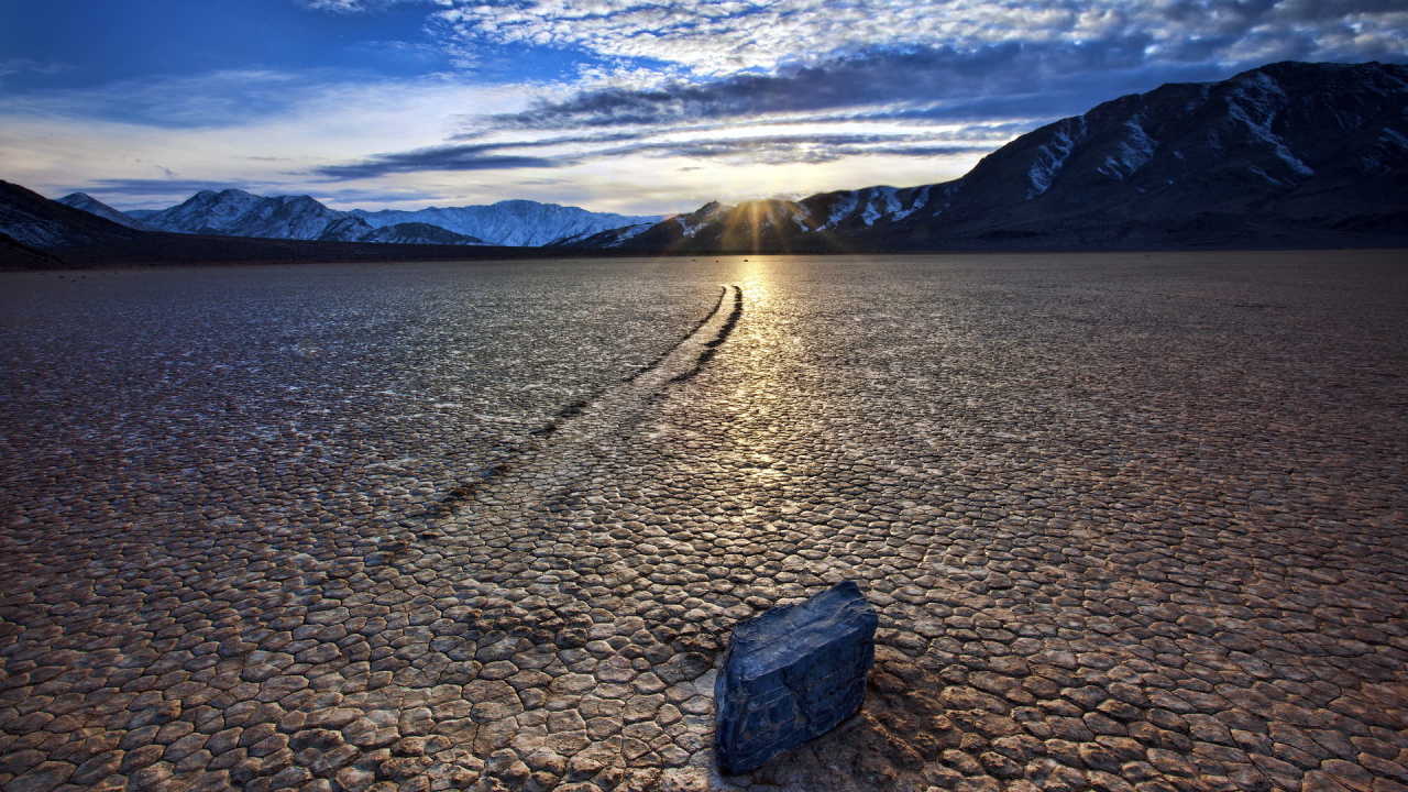 Камень в пустыне