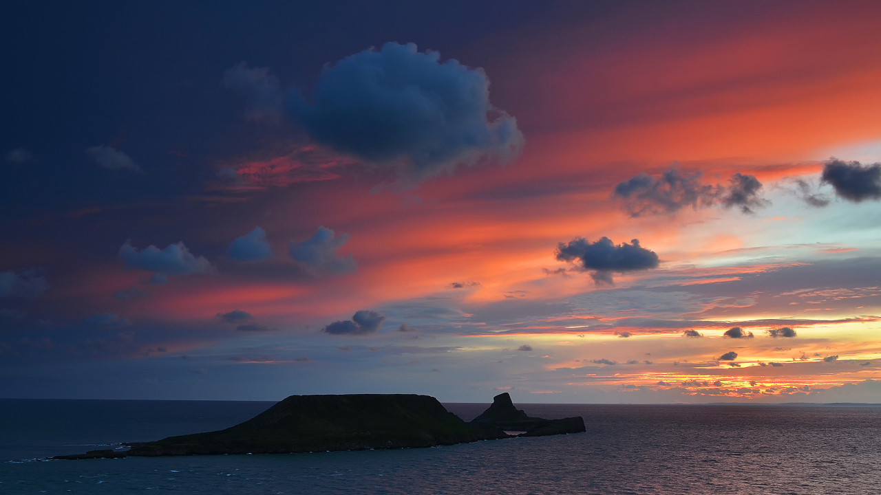 Одинокий остров в море
