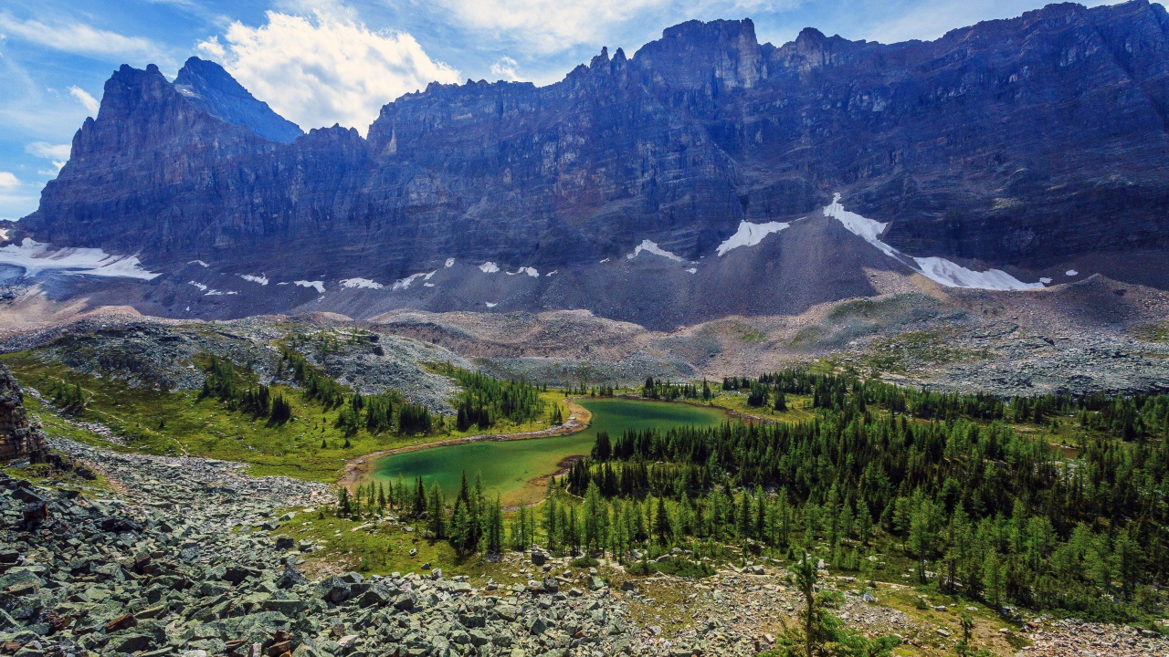 Суровый горный пейзаж