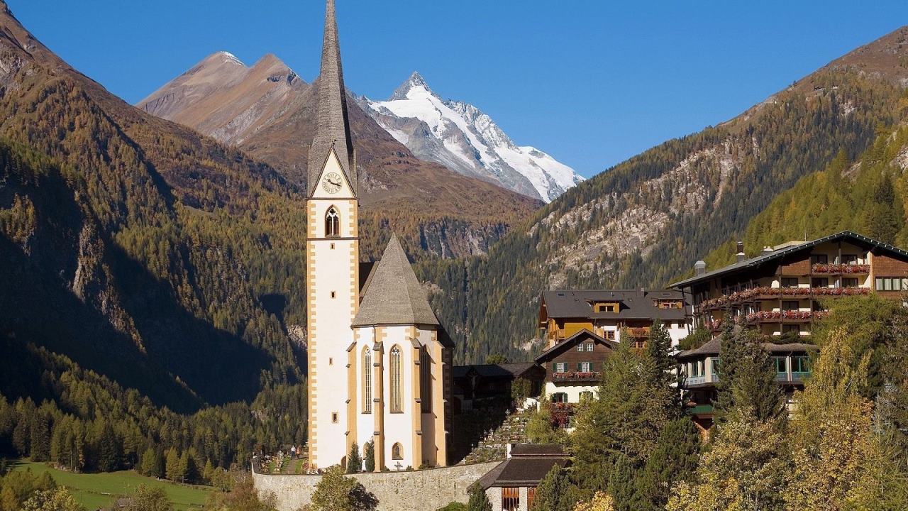 Высокая часовня в горах