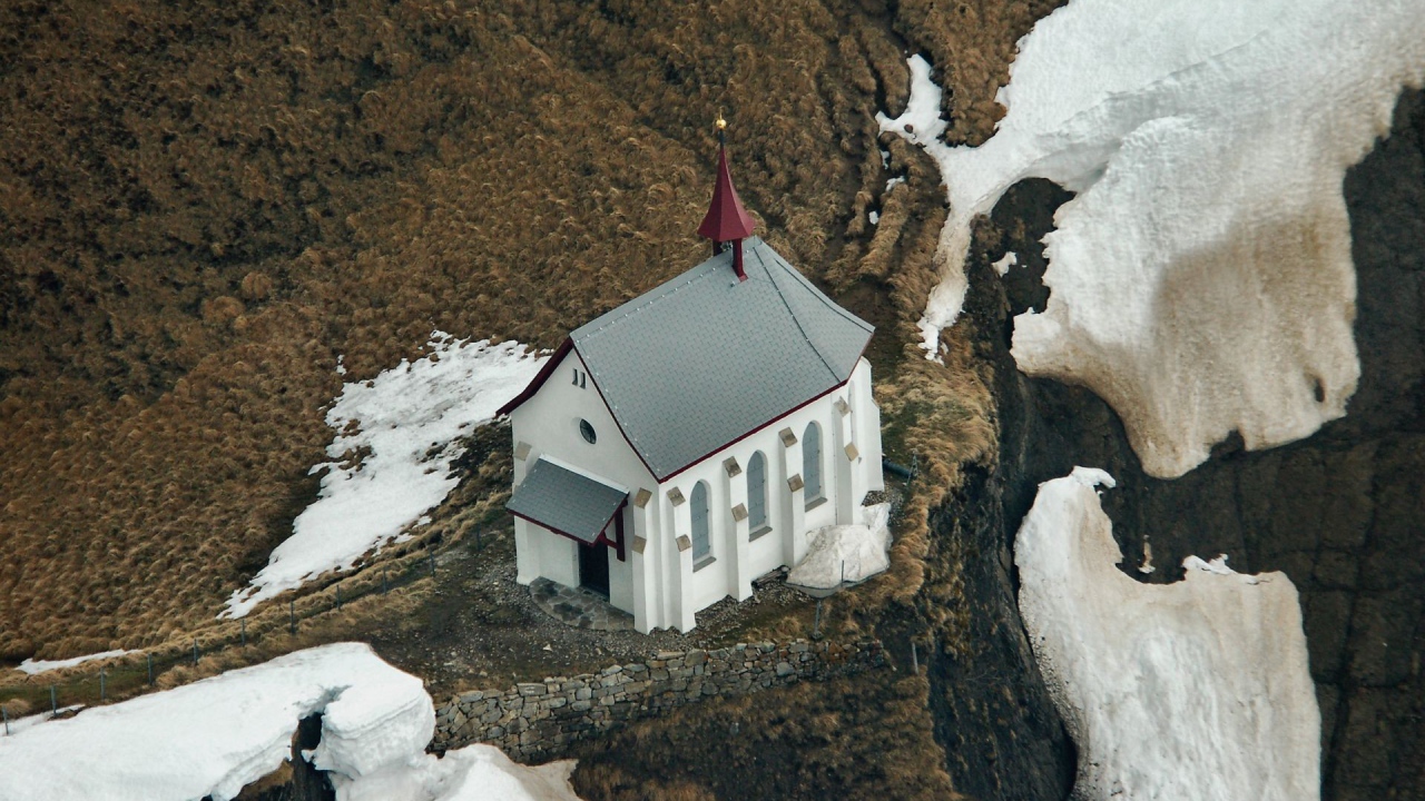 Часовня у отвесного обрыва